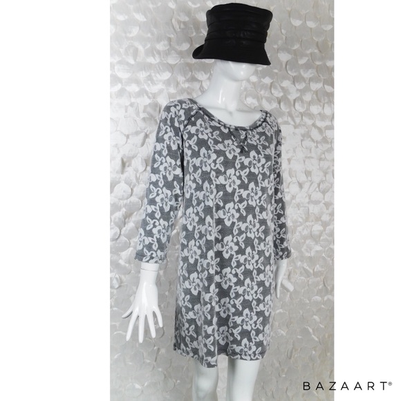 Dresses & Skirts - Dress Knit Mini Black and White Size 2X